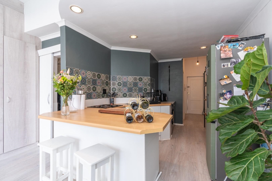 1 Bedroom Property for Sale in Sea Point Western Cape